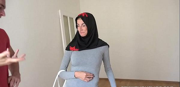  MUSLIM MILF WANTS TO LIVE IN PRAGUE